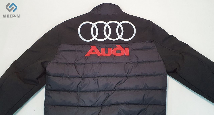 Нанесення логотипу Audi на куртку та світшот зображення 4